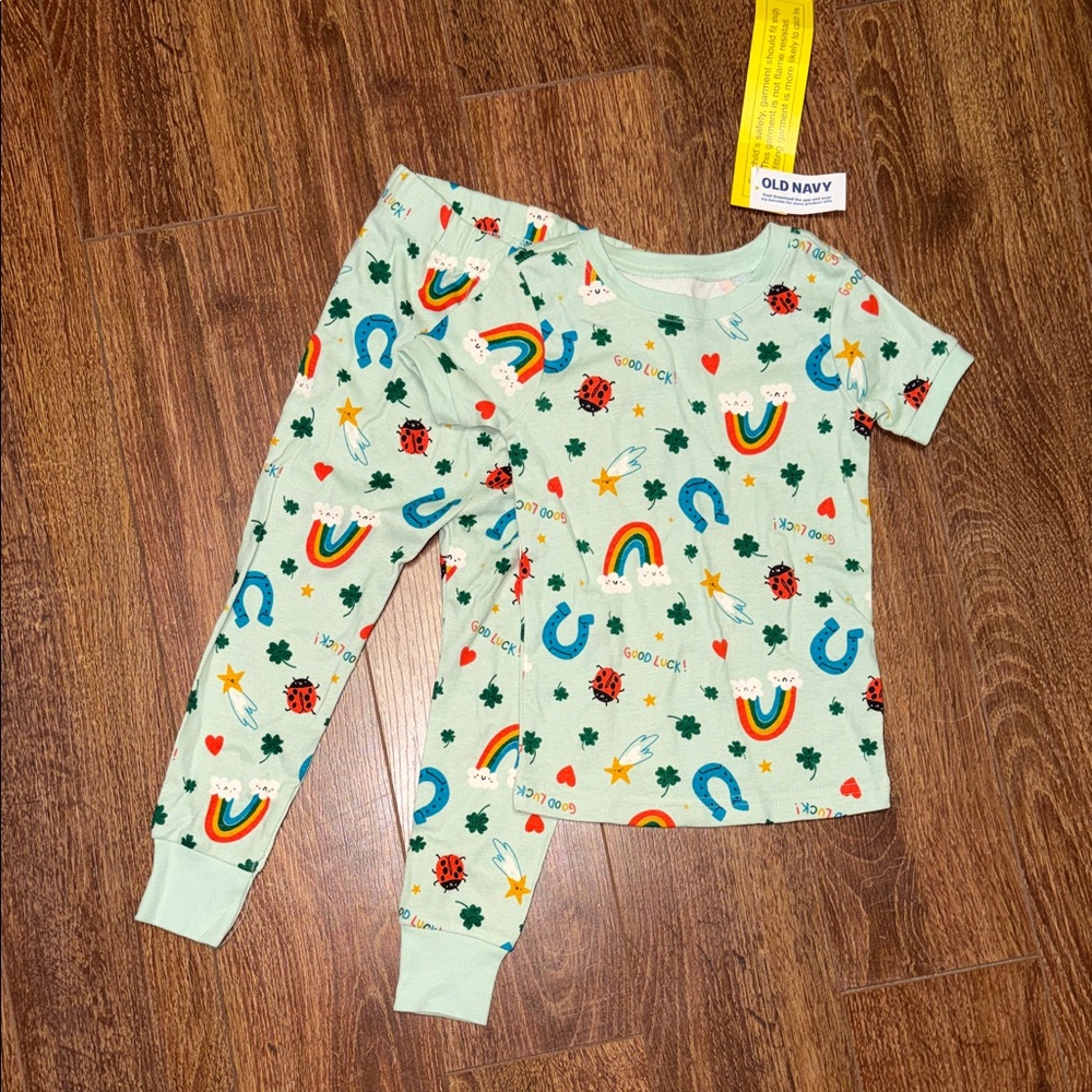 NWT Old Navy Lucky Charm Pajama Set